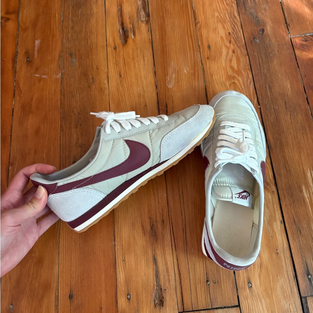 Vintage dead stock Nike sneakers